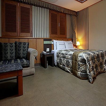 Rampart Hotel Suwon Exterior foto