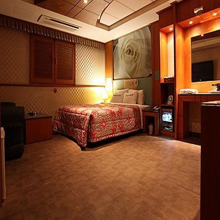 Rampart Hotel Suwon Exterior foto